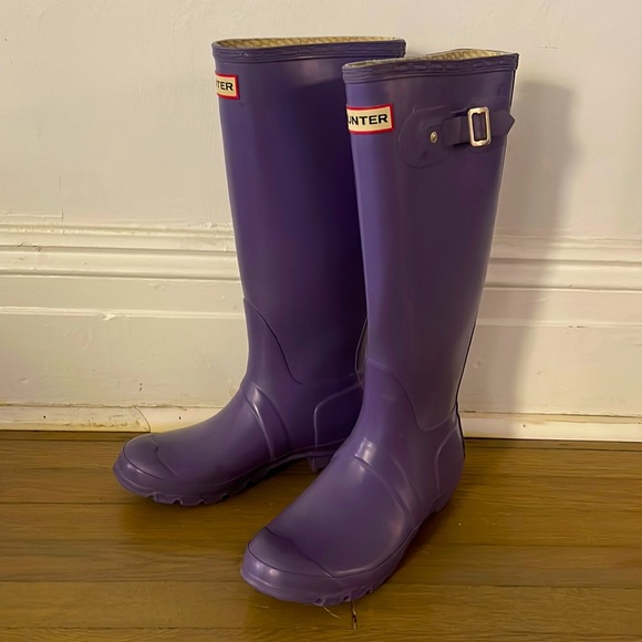 Hunter Shoes - Hunter Women’s Original Tall Gloss Rain Boot- Purple size US 8- EUR 38